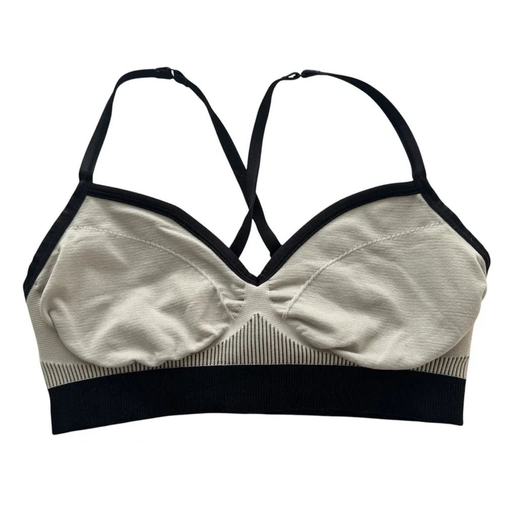 LULULEMON Hold Your‎ Om Bra II Heathered Silver Fox Cross Straps Strappy Size 2